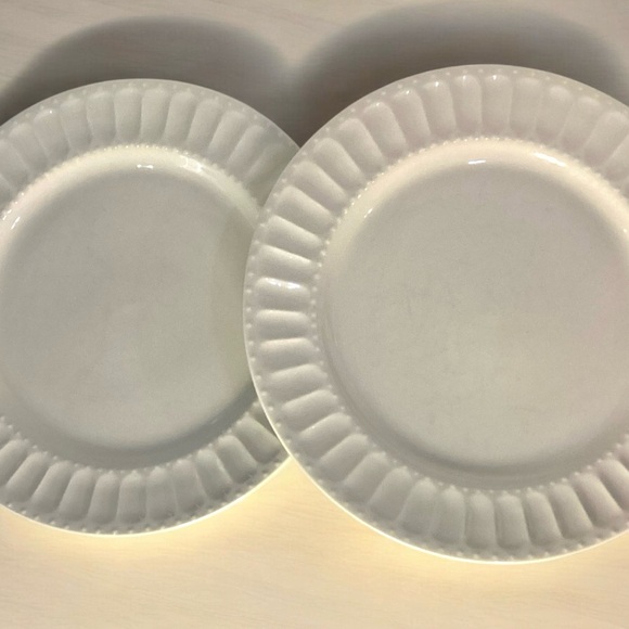 Gibson Regalia White Ceramic Dinner Plates 10.5”Embossed Dots SET OF 2 - Picture 1 of 6